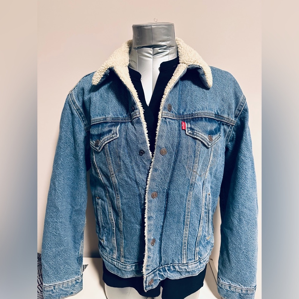 Levi's Sherpa Trucker Jacket size medium